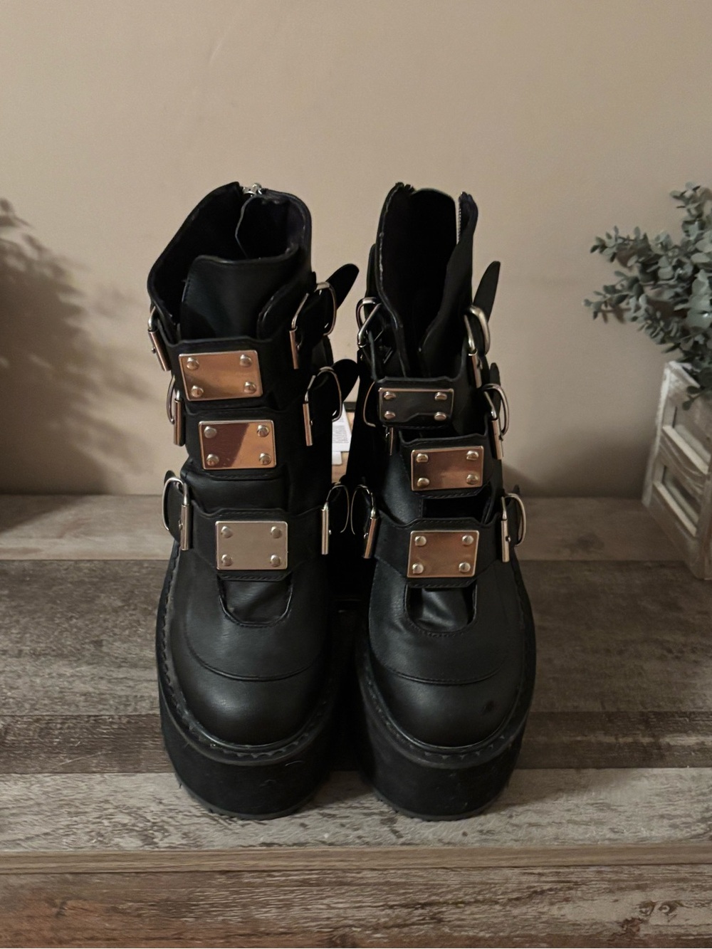 DEMONIA SWING 105 WOMENS PLATFORM BOOTS SIZE 8